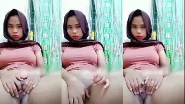 Bokep Jilbab Remaja Kirim Foto Colmek Buat Pacar Sange poster