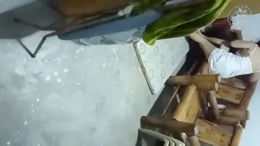 Ngentot Di Kursi Bambu Luar Rumah Siang Hari poster